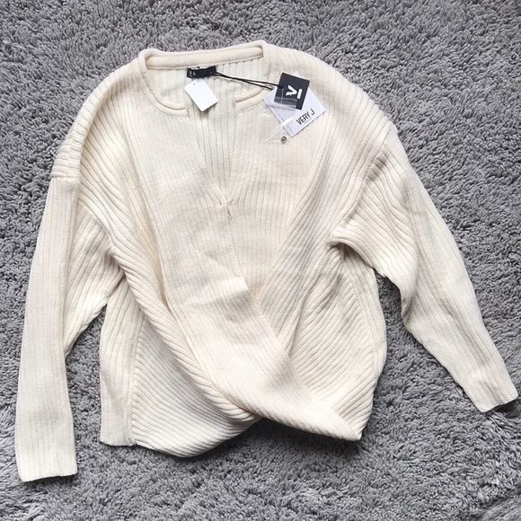 COPY - Sweater - Picture 1 of 4